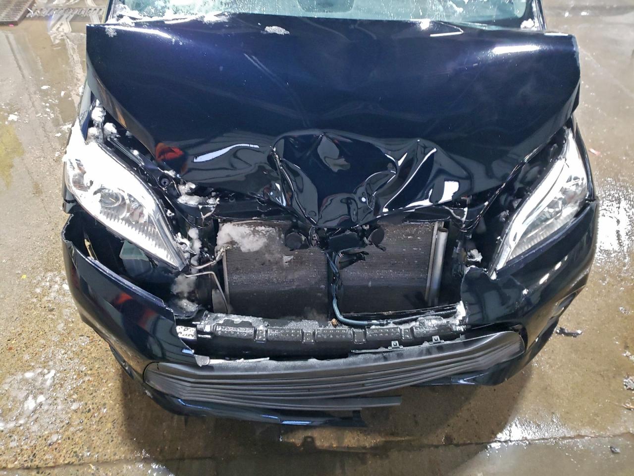 2020 TOYOTA SIENNA XLE photo 12