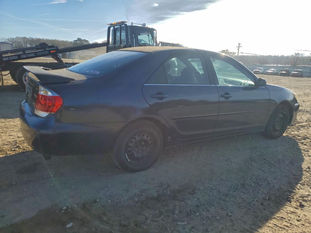 2005 TOYOTA CAMRY LE photo 3