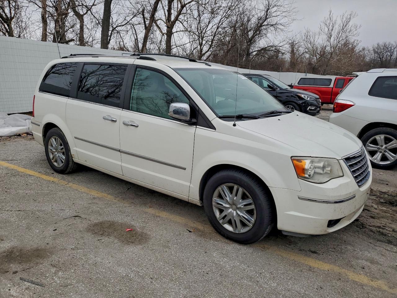 2008 CHRYSLER TOWN & COUNTRY LIMITED photo 4