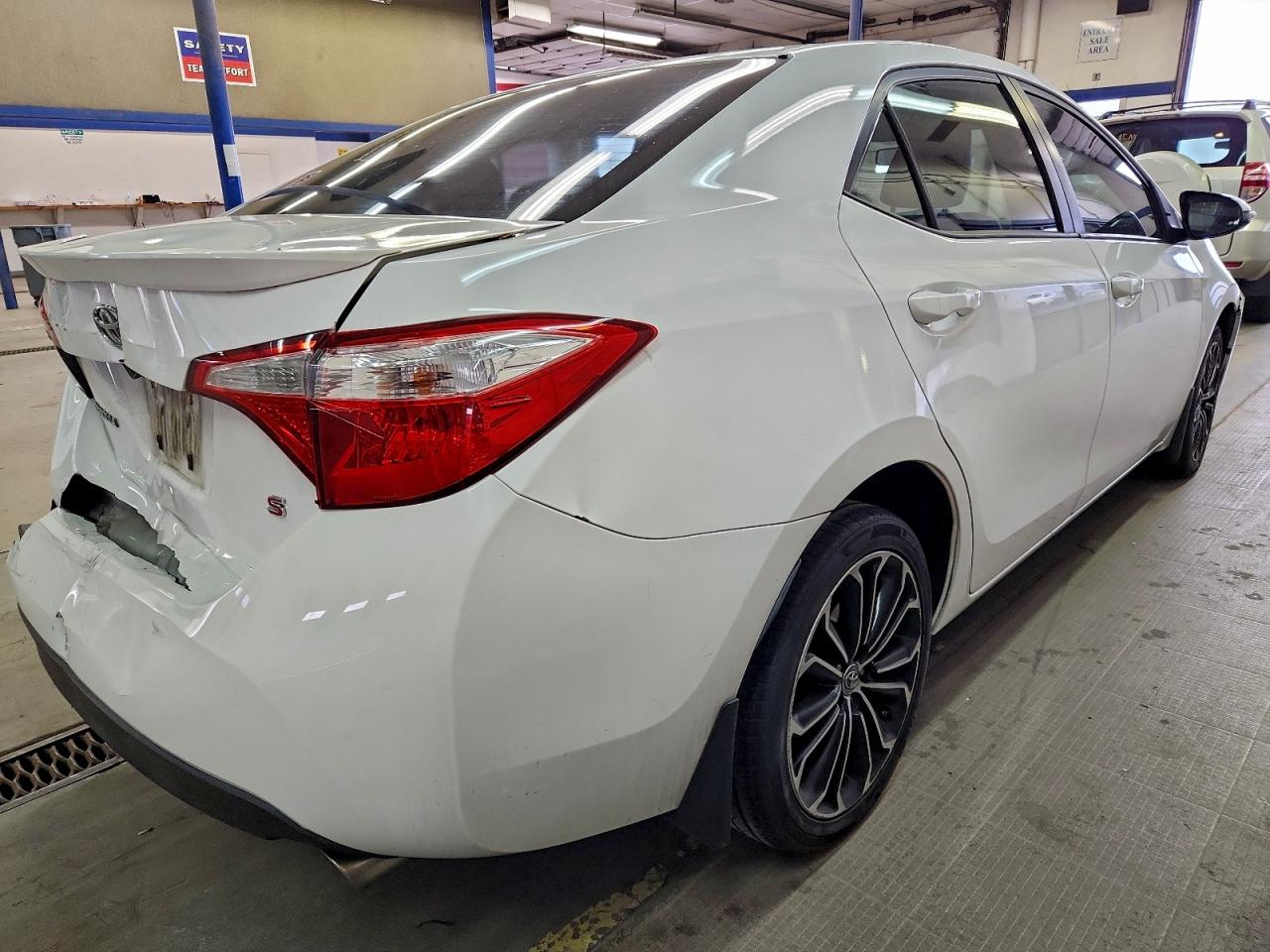 2015 TOYOTA COROLLA L photo 3