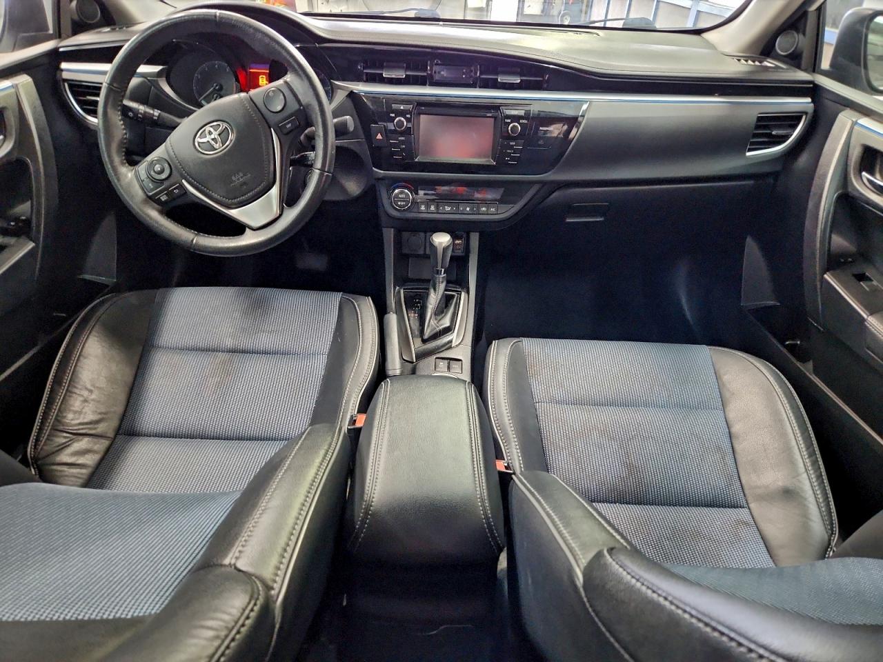 2015 TOYOTA COROLLA L photo 8
