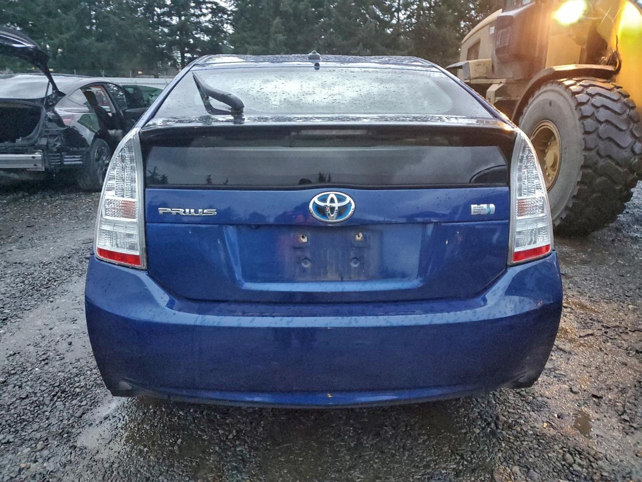 2010 TOYOTA PRIUS photo 6