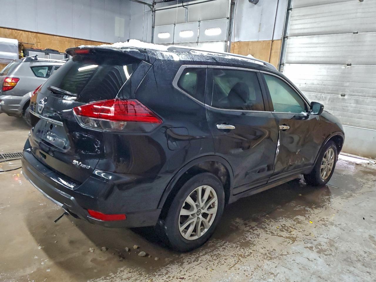 2017 NISSAN ROGUE SV photo 3