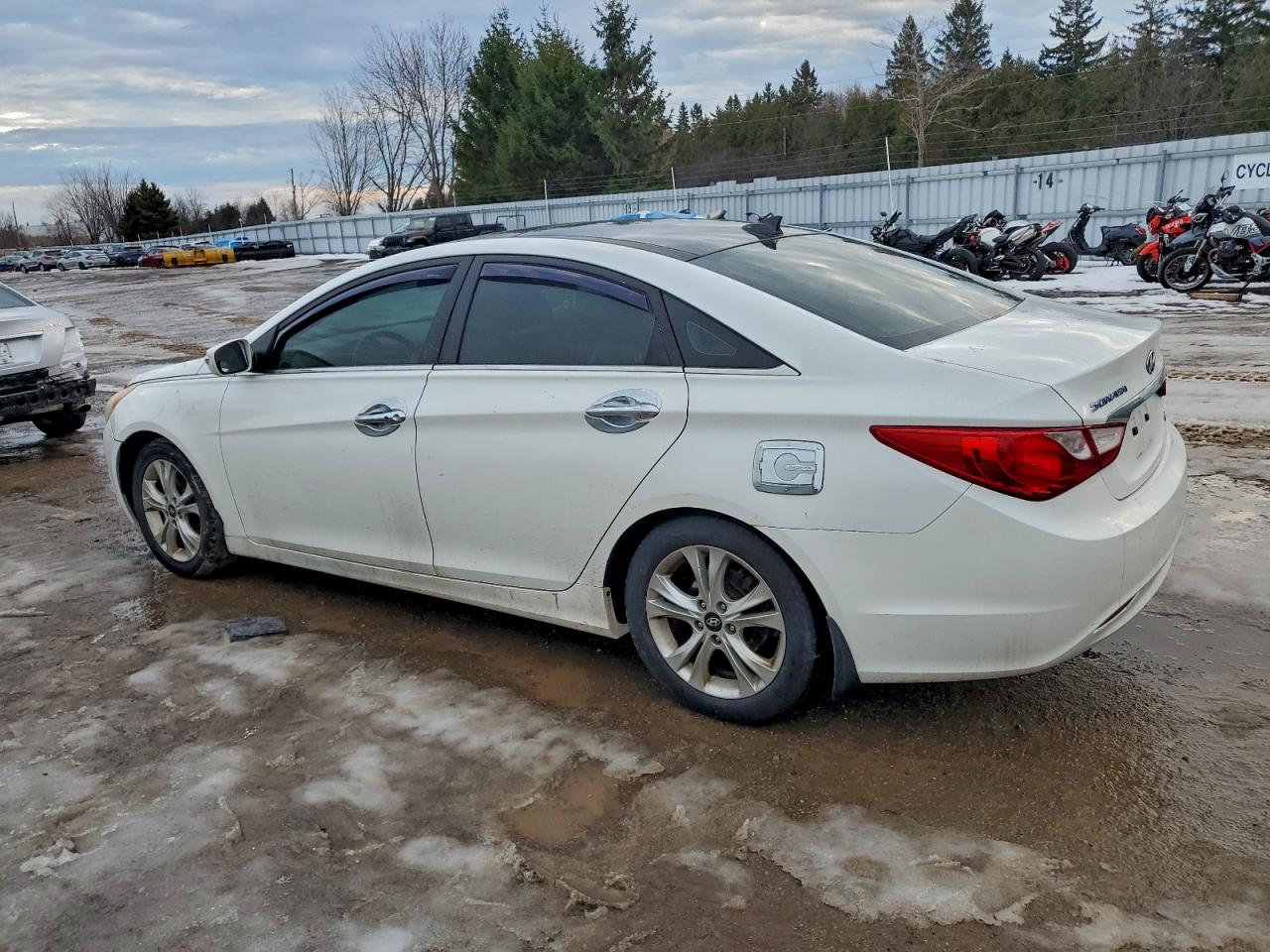 2012 HYUNDAI SONATA SE photo 2