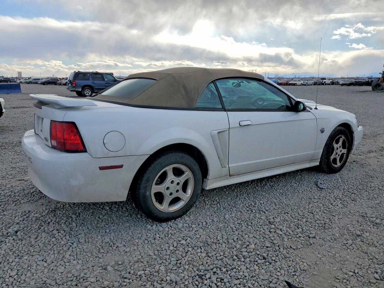 2004 FORD MUSTANG photo 3