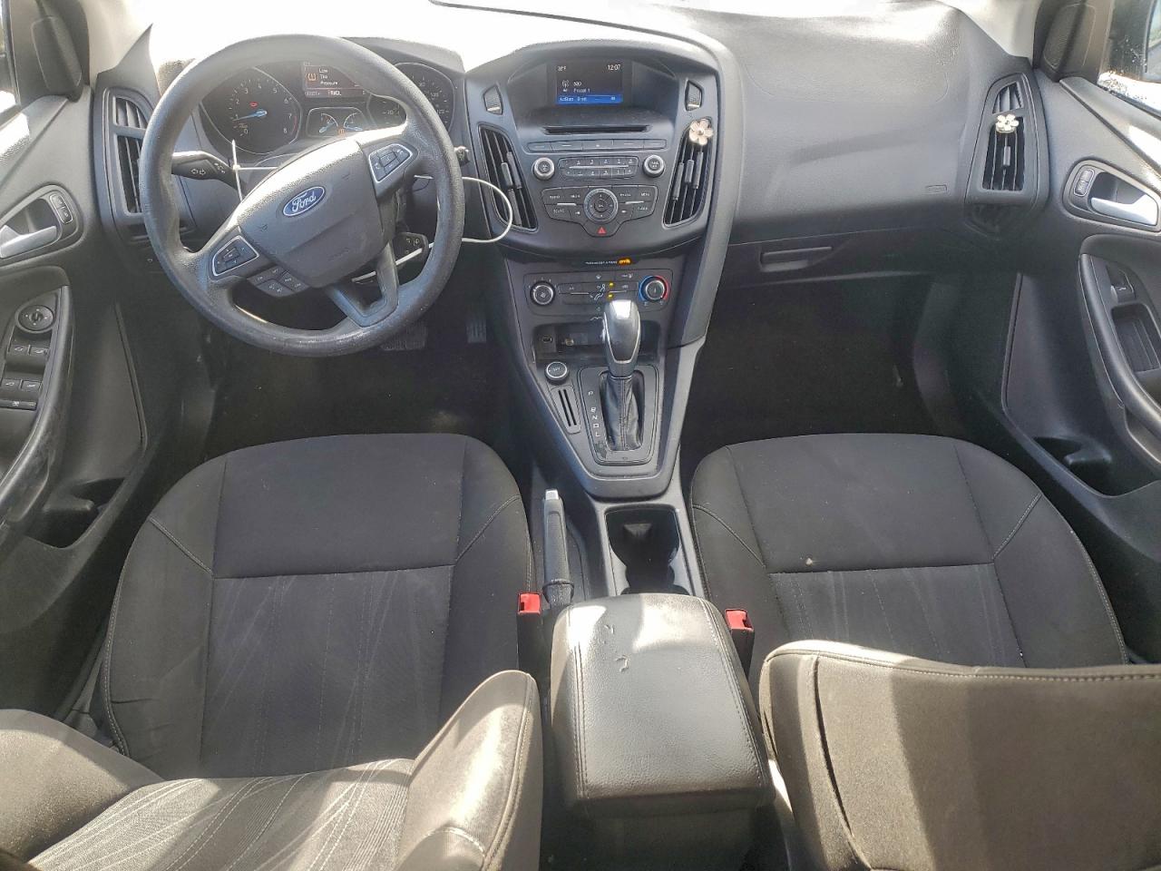2015 FORD FOCUS SE photo 8