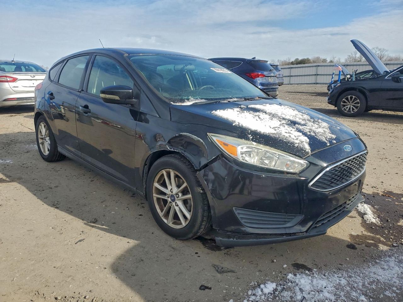 2015 FORD FOCUS SE photo 4