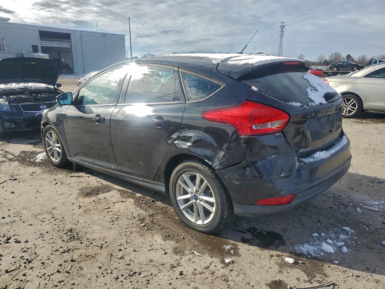 2015 FORD FOCUS SE photo 2