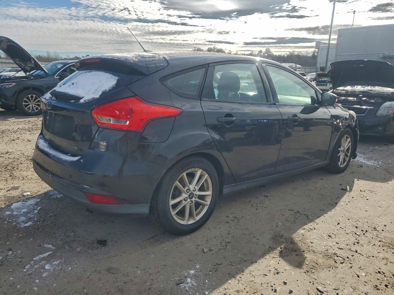 2015 FORD FOCUS SE photo 3