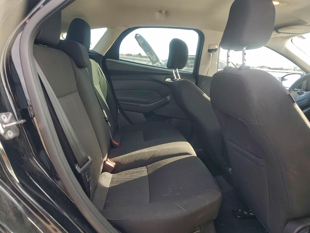 2015 FORD FOCUS SE photo 10