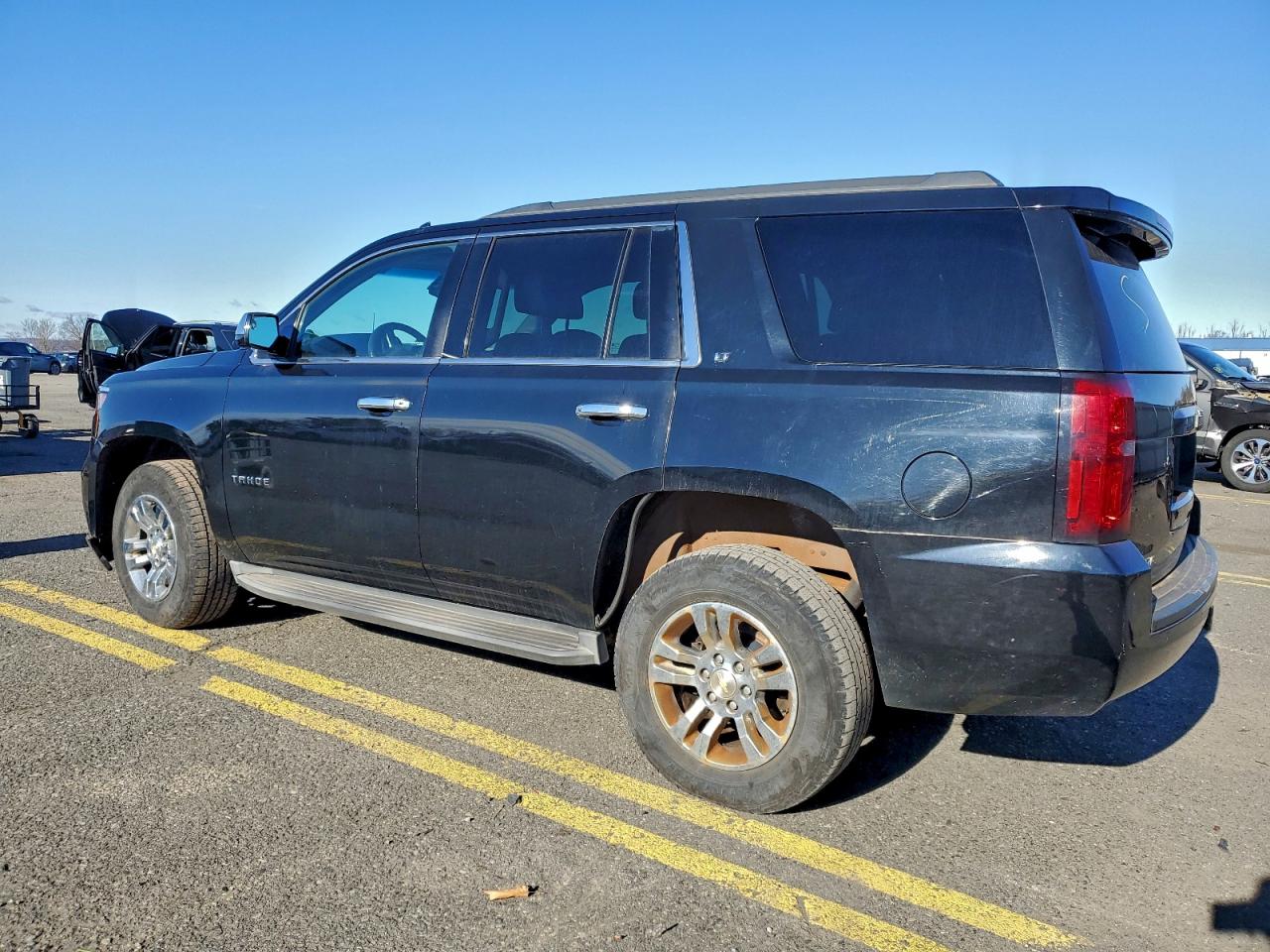 2015 CHEVROLET TAHOE K1500 LT photo 2