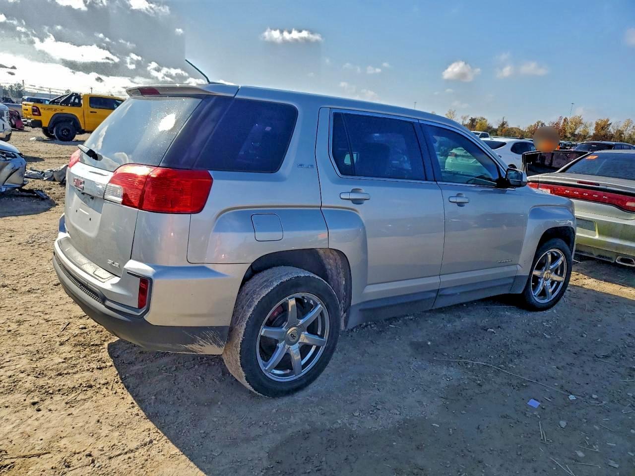 2017 GMC TERRAIN SLE photo 3