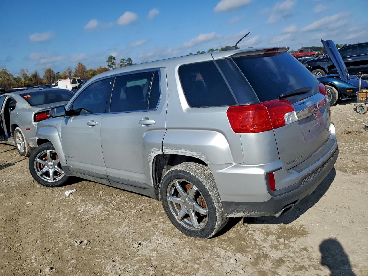 2017 GMC TERRAIN SLE photo 2