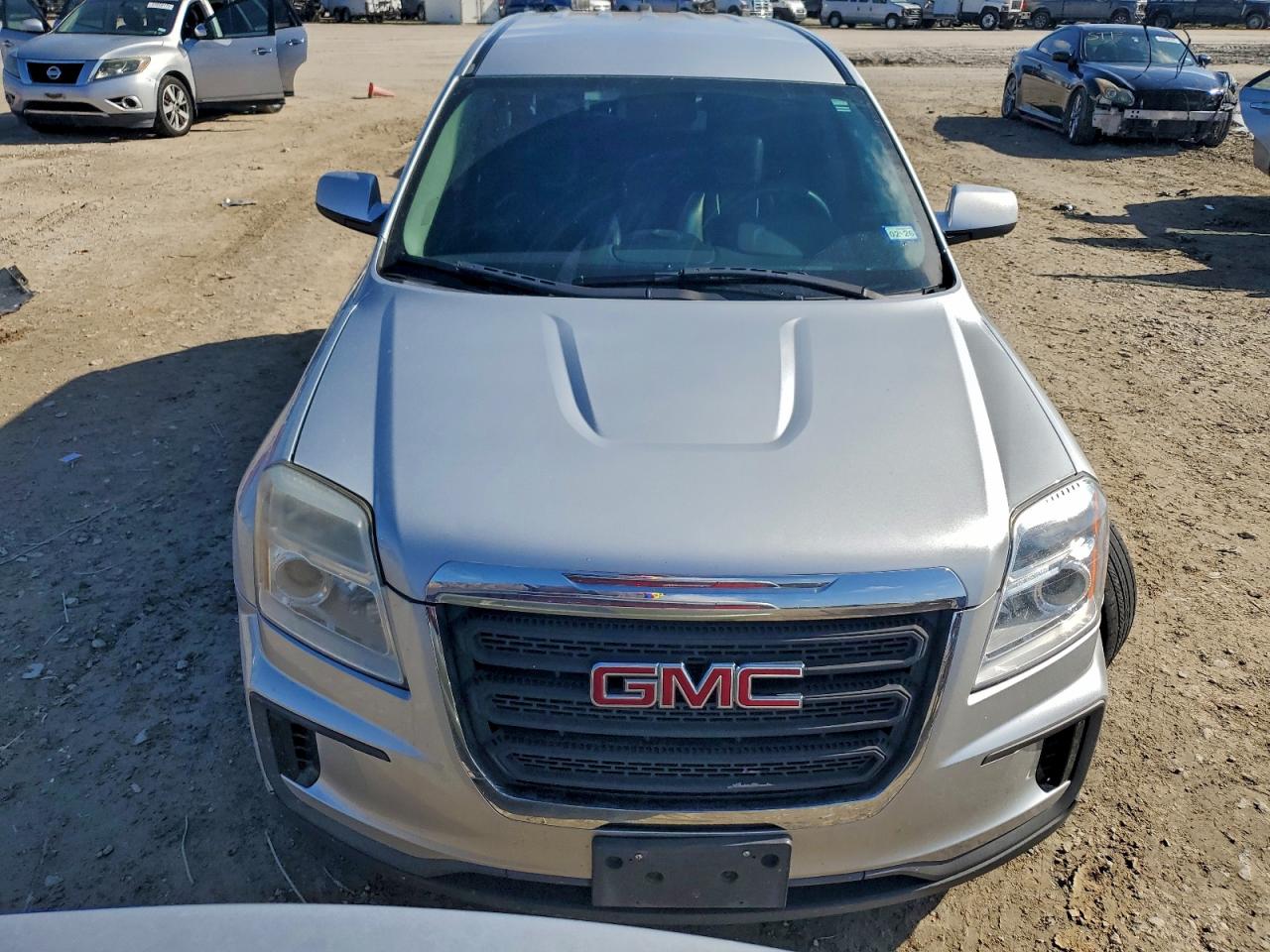 2017 GMC TERRAIN SLE photo 5