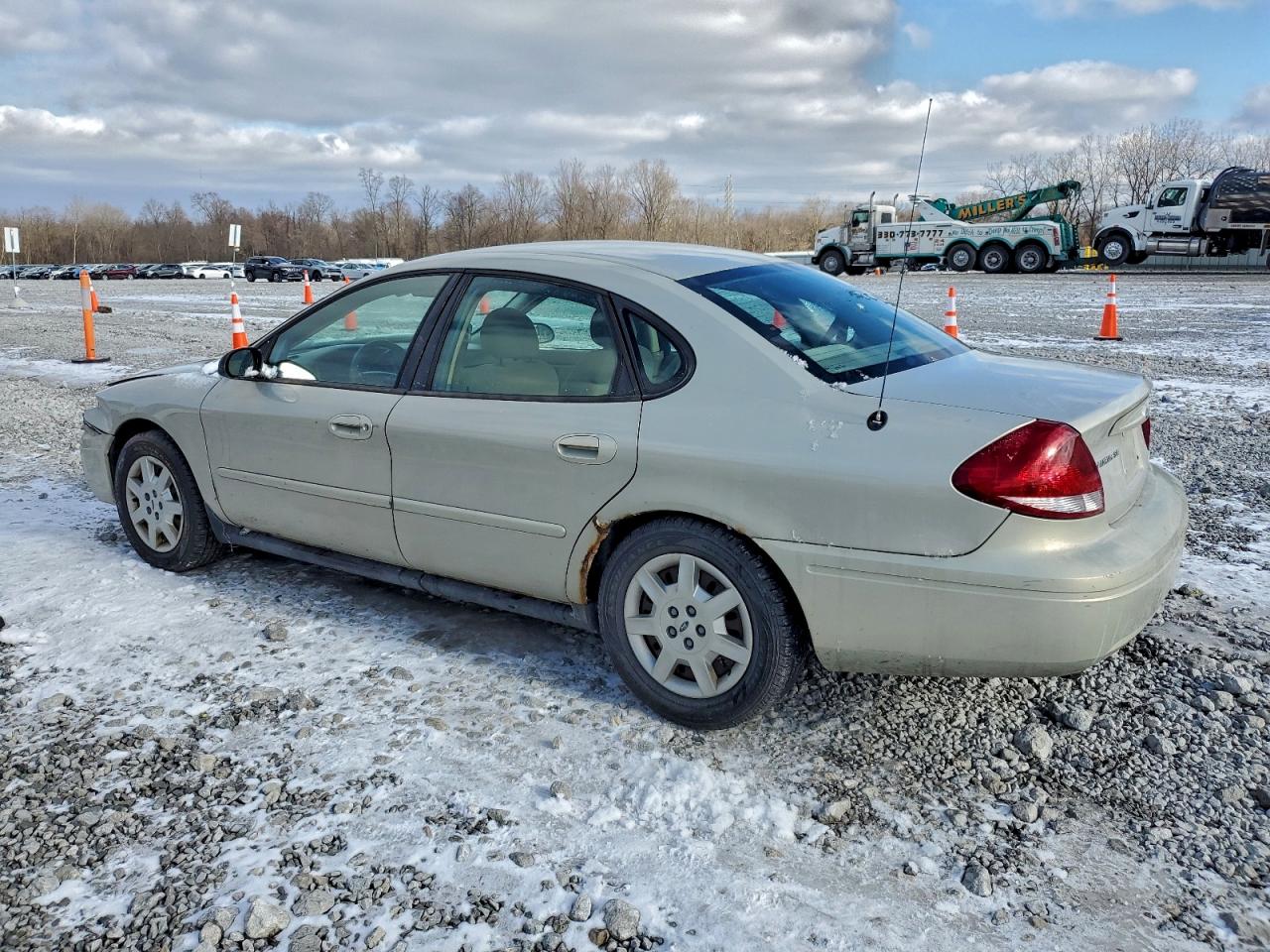 2007 FORD TAURUS SE photo 2