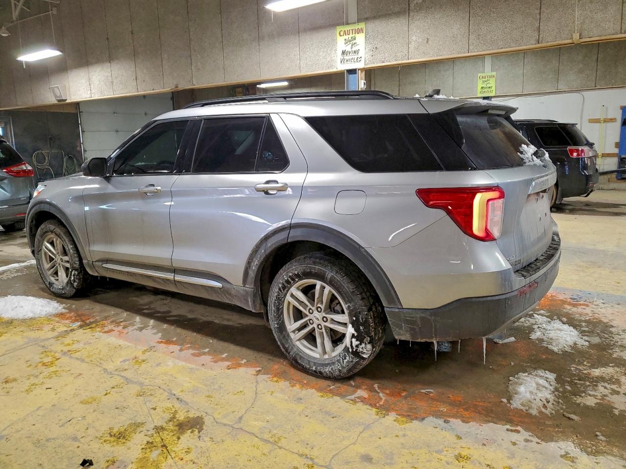 2021 FORD EXPLORER XLT photo 2