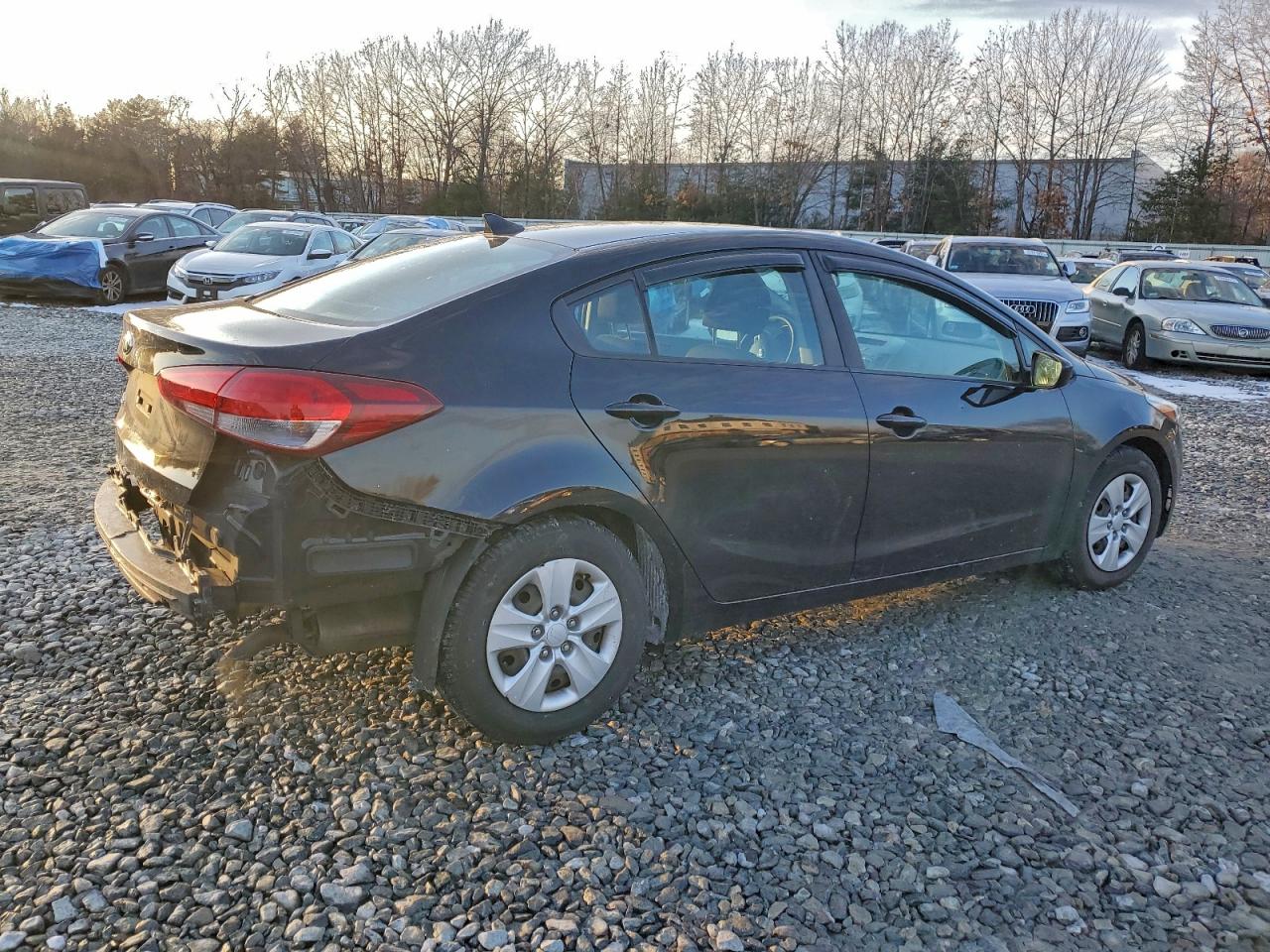 2017 KIA FORTE LX photo 3