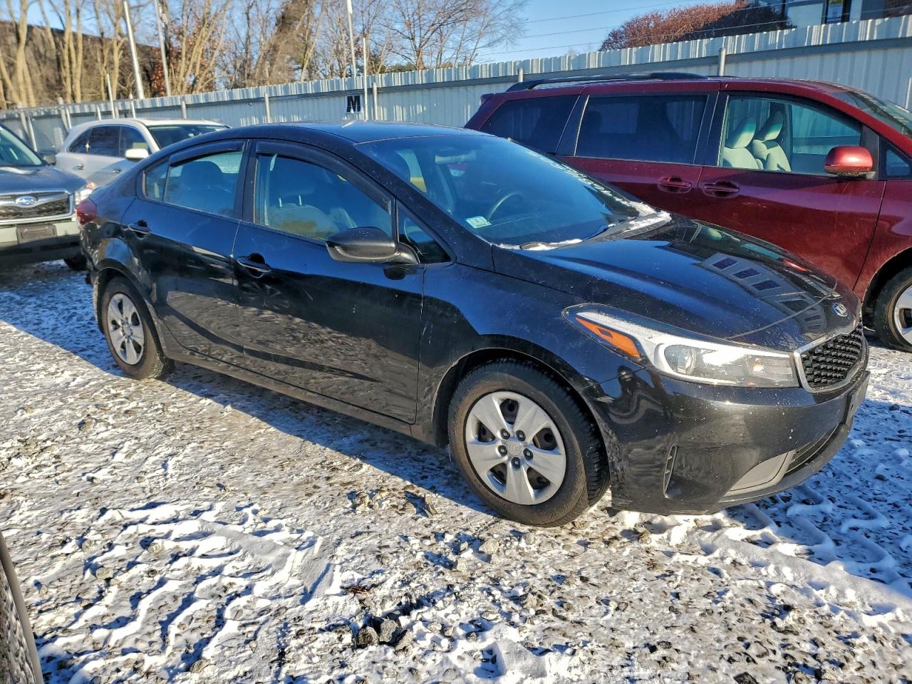 2017 KIA FORTE LX photo 4
