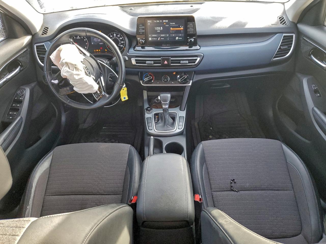 2021 KIA SELTOS S photo 8
