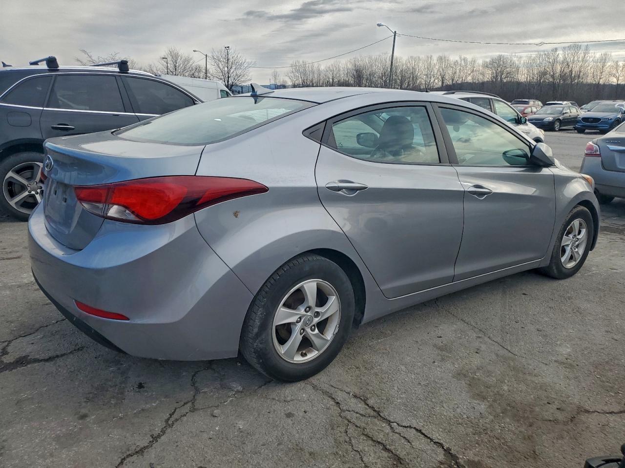 2015 HYUNDAI ELANTRA SE photo 3