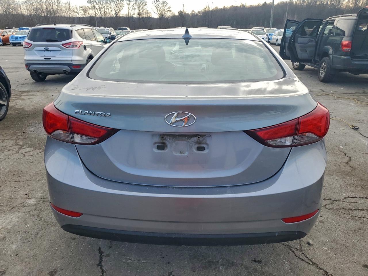 2015 HYUNDAI ELANTRA SE photo 6