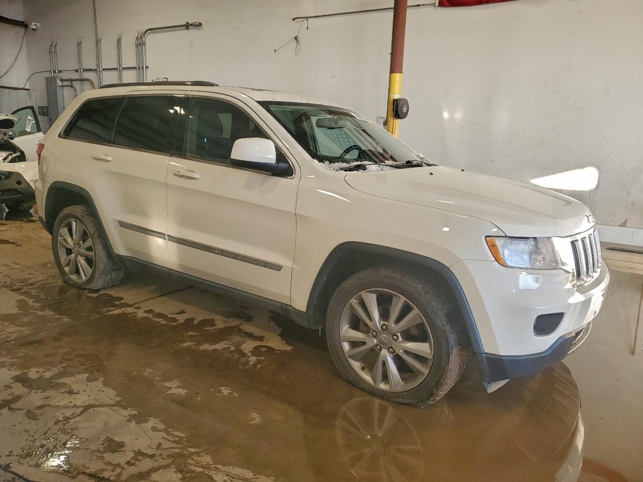 2012 JEEP GRAND CHEROKEE LAREDO photo 4