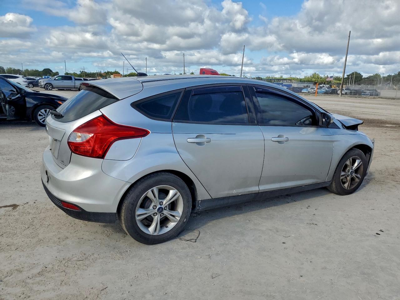 2013 FORD FOCUS SE photo 3