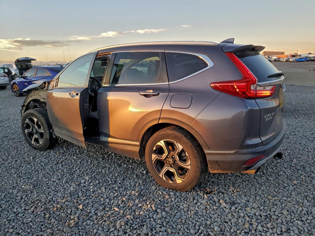 2017 HONDA CR-V TOURING photo 2