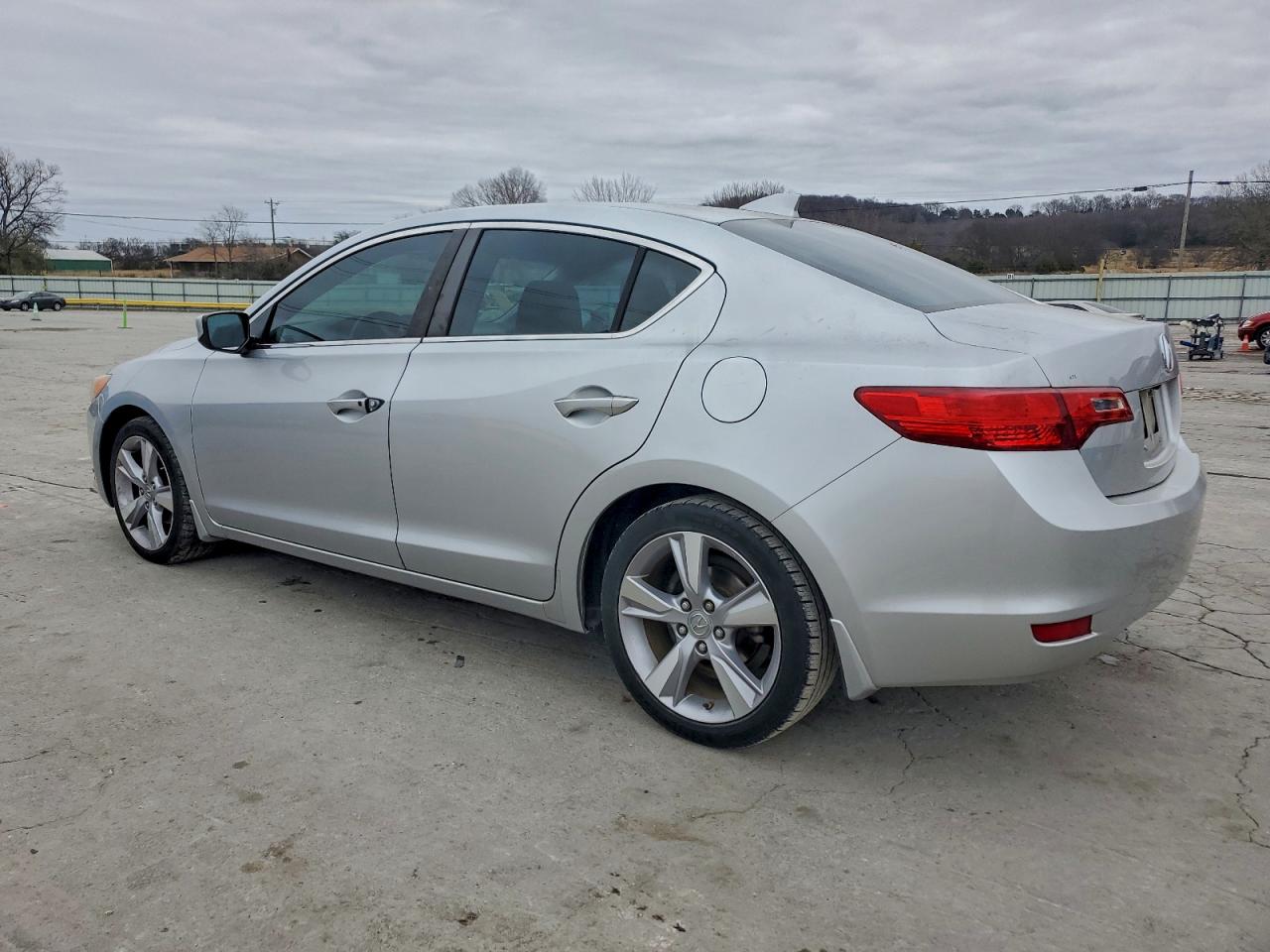2013 ACURA ILX 20 TECH photo 2