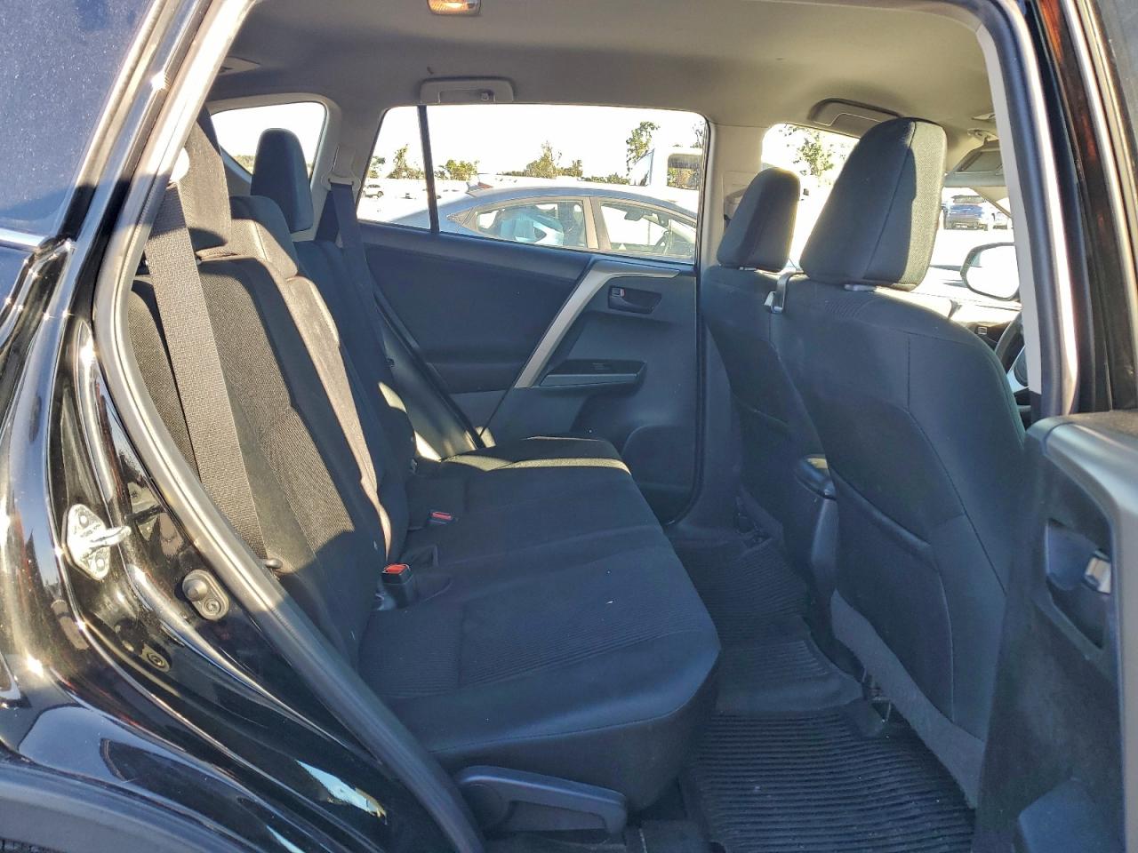 2018 TOYOTA RAV4 LE photo 11