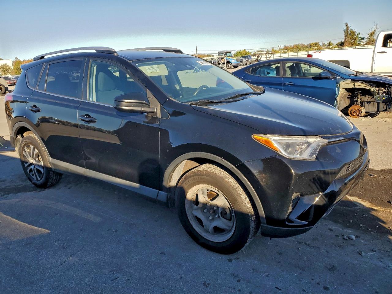 2018 TOYOTA RAV4 LE photo 4