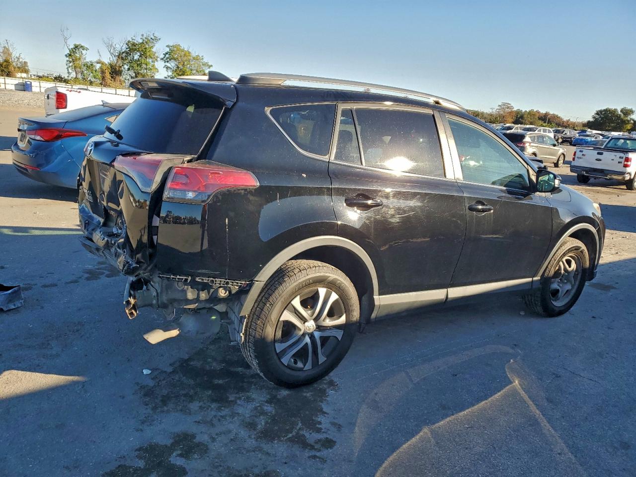 2018 TOYOTA RAV4 LE photo 3