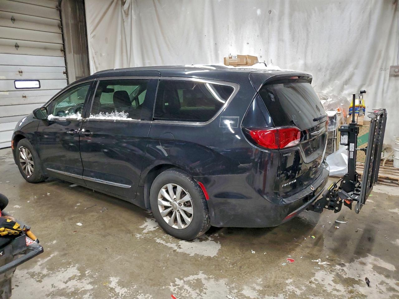 2019 CHRYSLER PACIFICA TOURING L photo 2