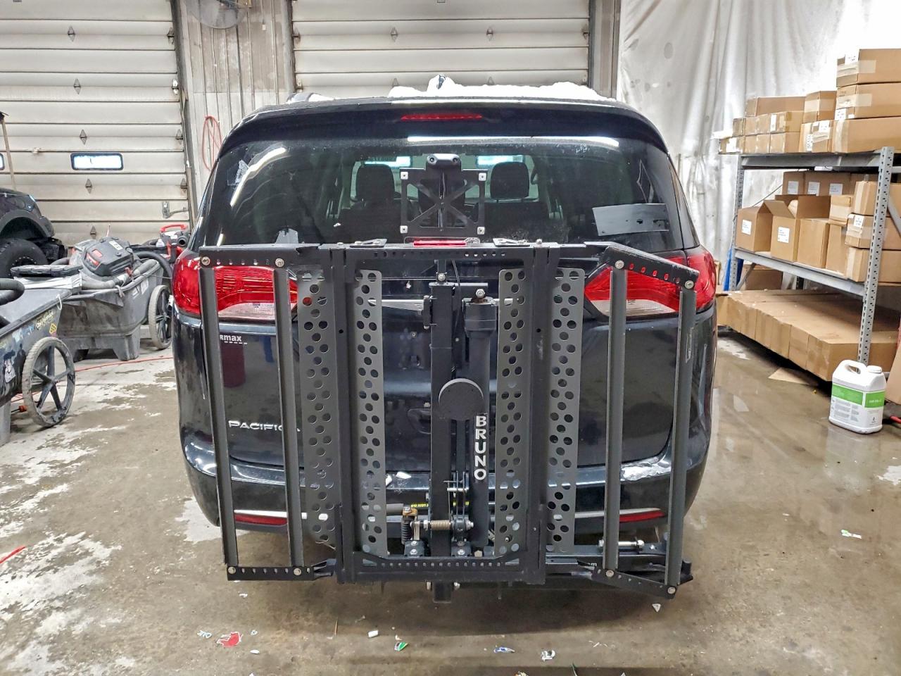 2019 CHRYSLER PACIFICA TOURING L photo 6