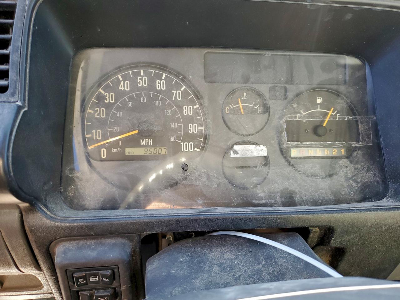 2005 ISUZU NPR BOX TRUCK photo 9