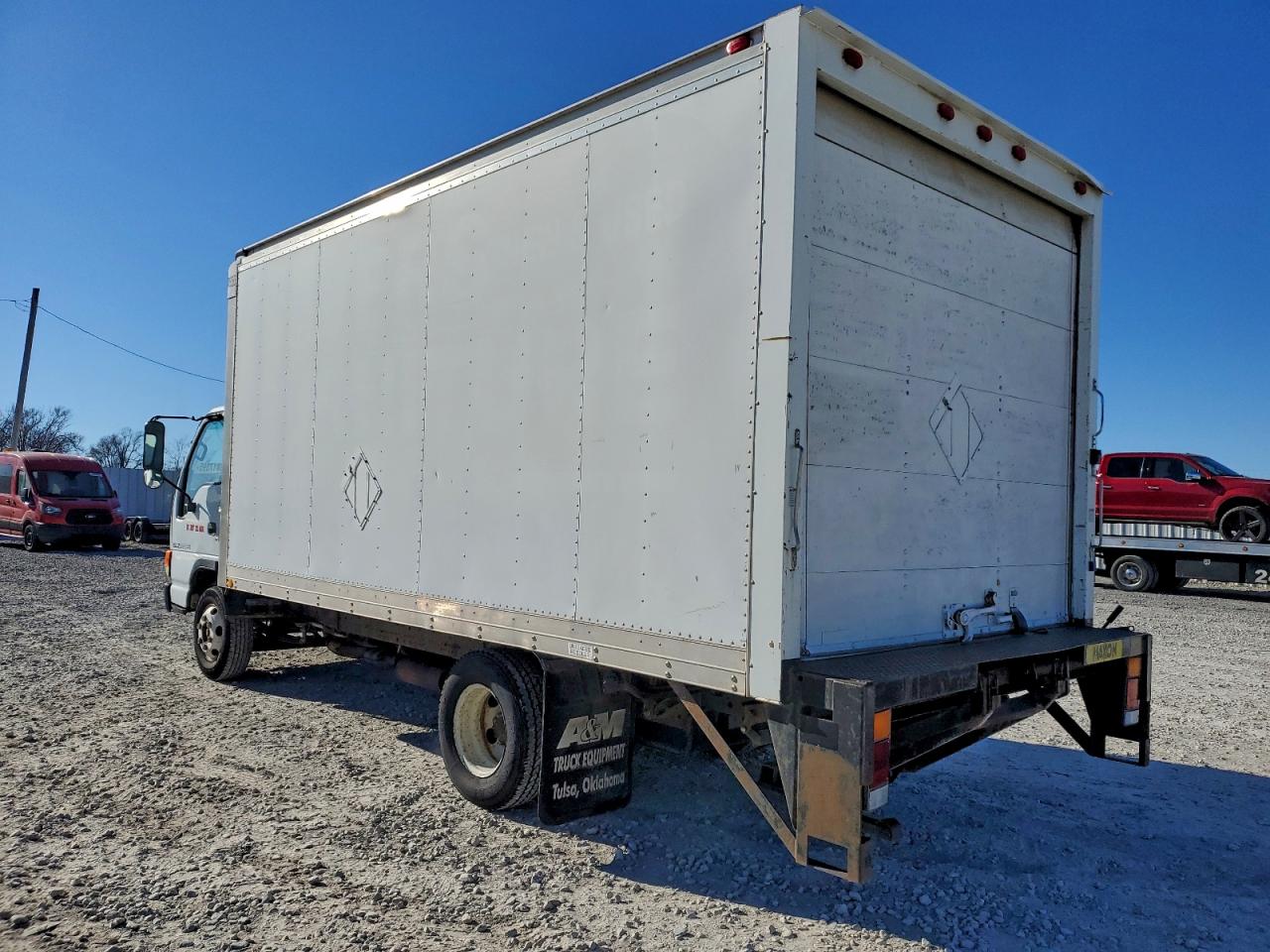 2005 ISUZU NPR BOX TRUCK photo 2