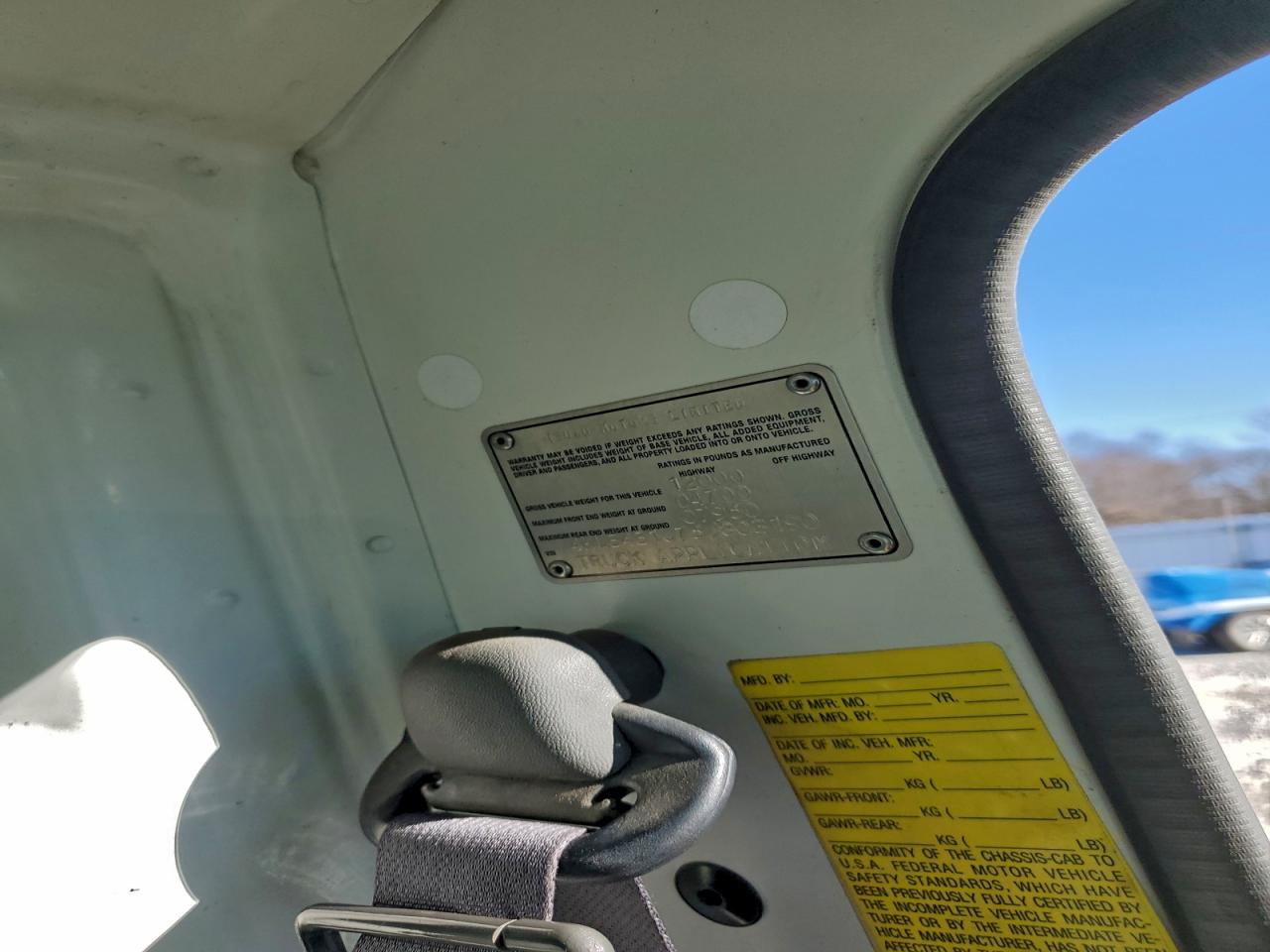 2005 ISUZU NPR BOX TRUCK photo 12