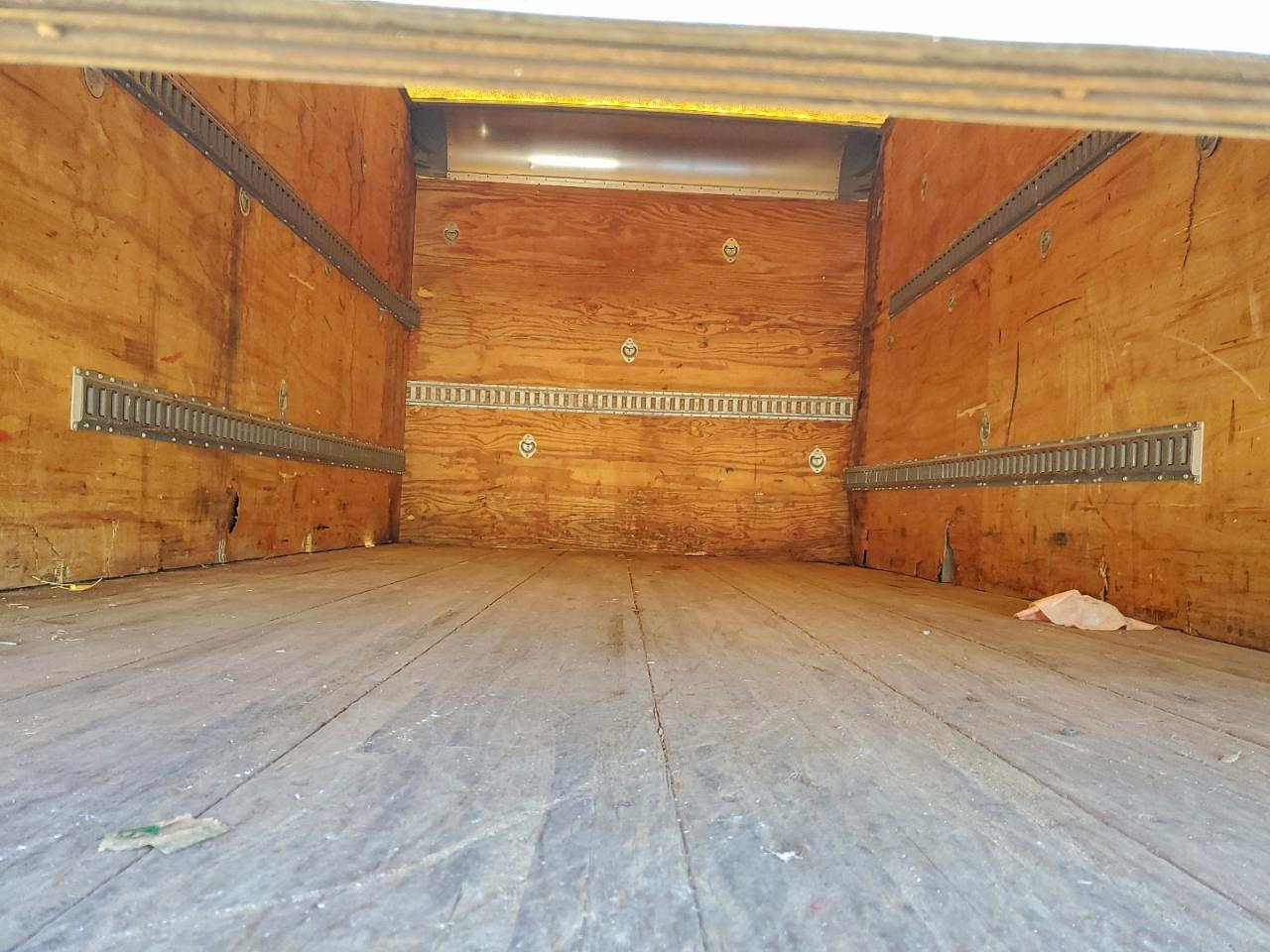 2005 ISUZU NPR BOX TRUCK photo 10