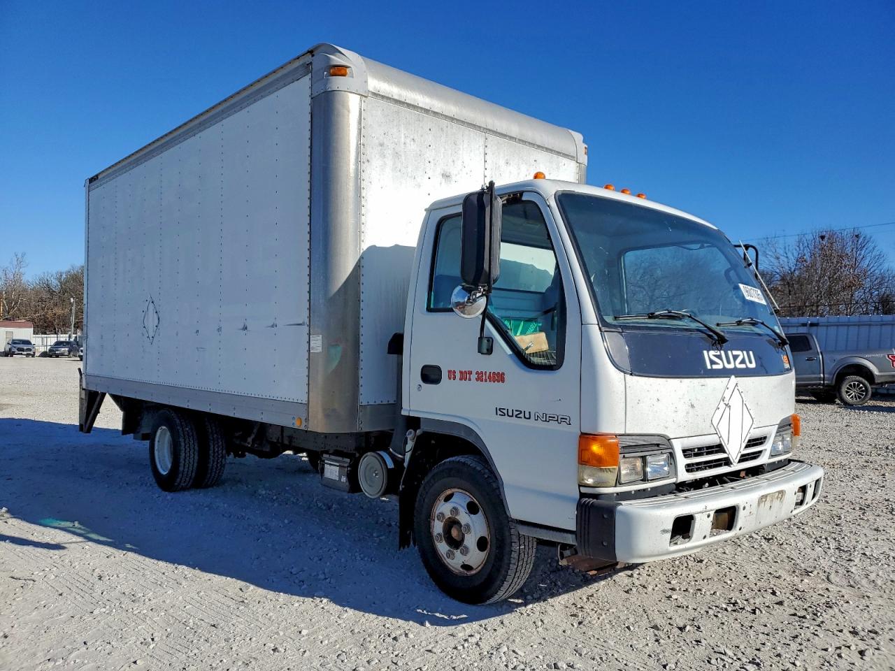 2005 ISUZU NPR BOX TRUCK photo 4