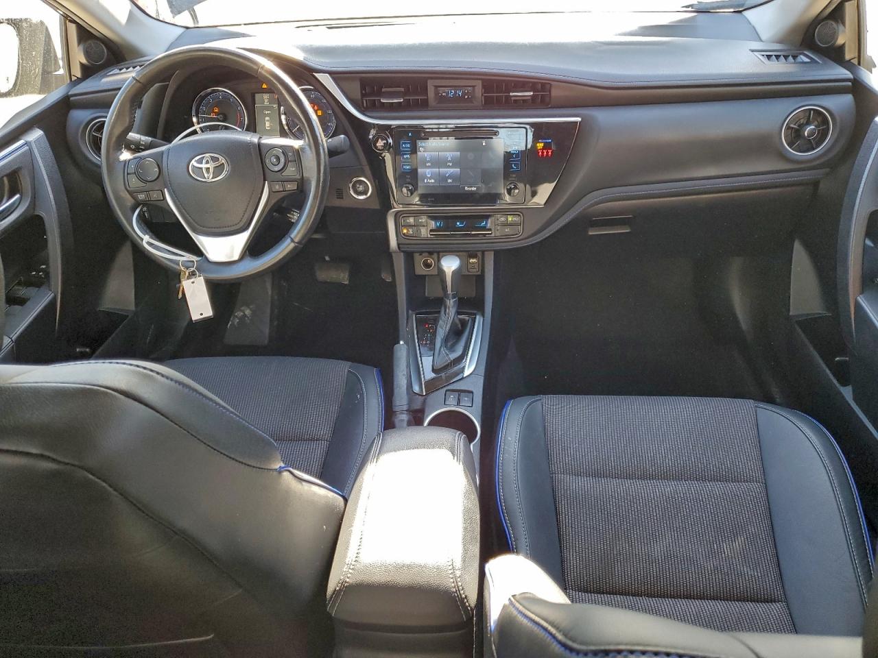 2019 TOYOTA COROLLA L photo 8