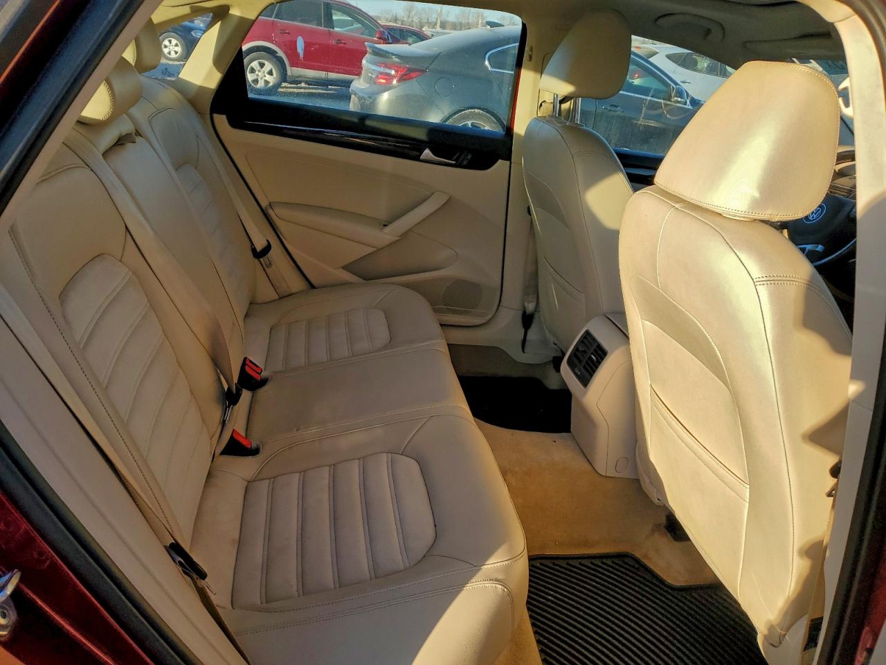 2015 VOLKSWAGEN PASSAT SEL photo 10
