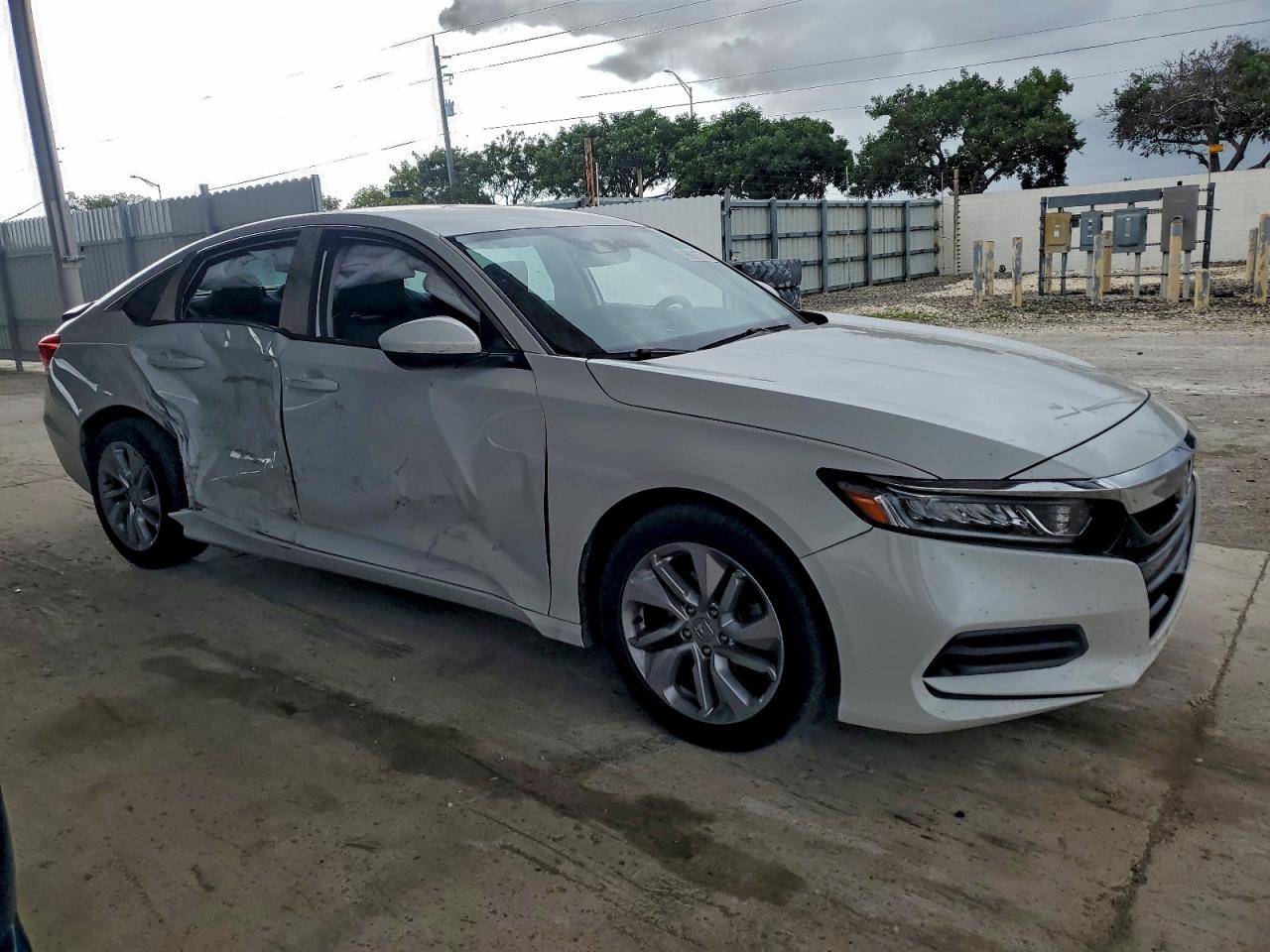 2020 HONDA ACCORD LX photo 4