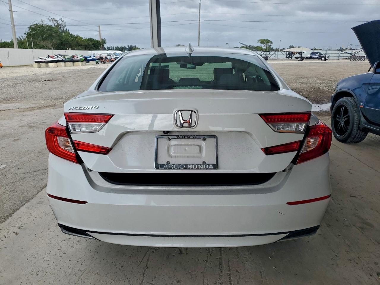 2020 HONDA ACCORD LX photo 6
