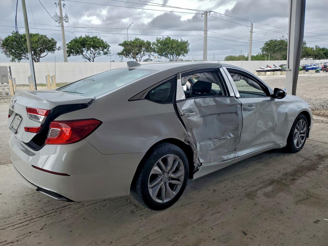 2020 HONDA ACCORD LX photo 3