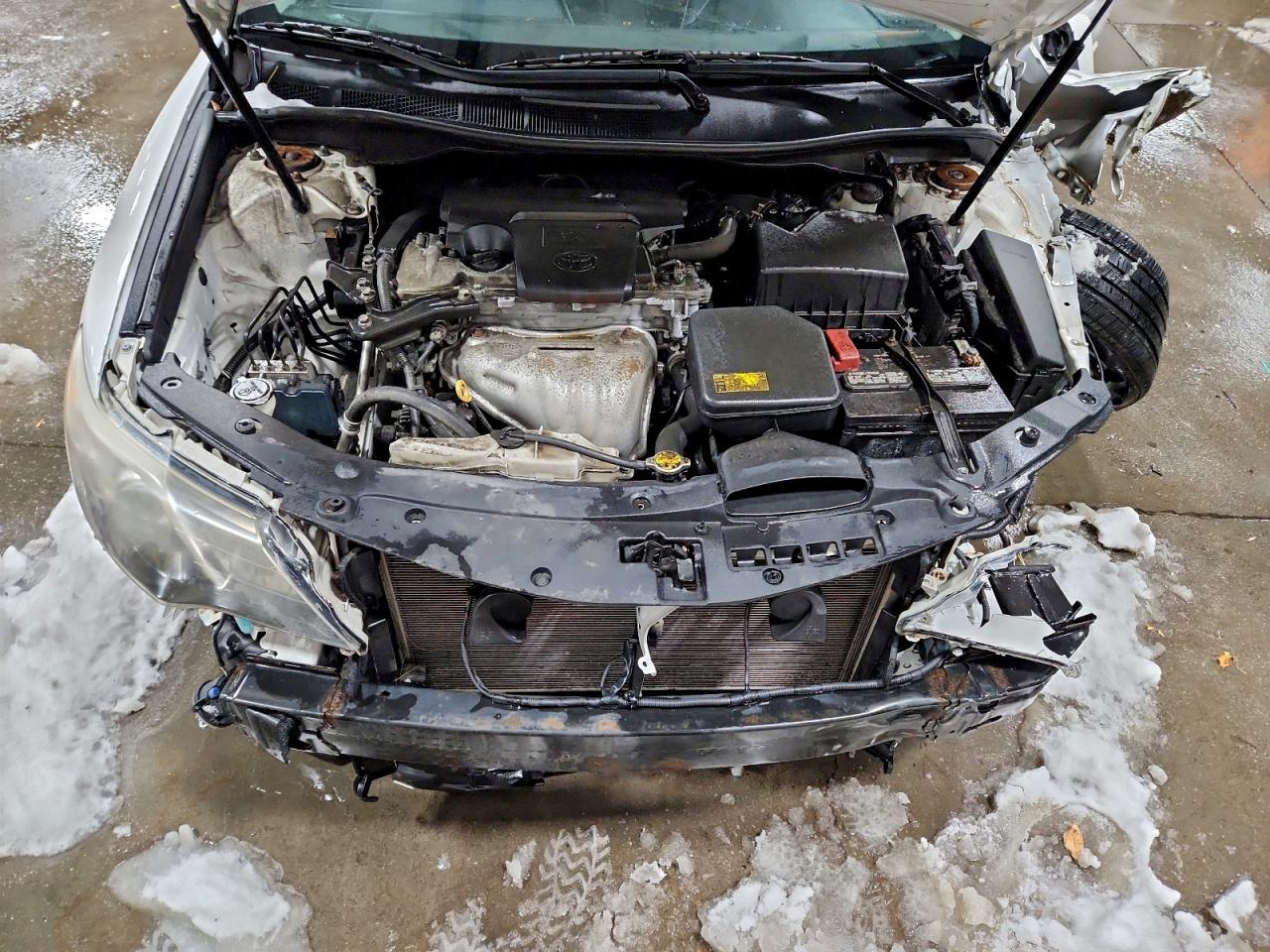 2014 TOYOTA CAMRY L photo 11