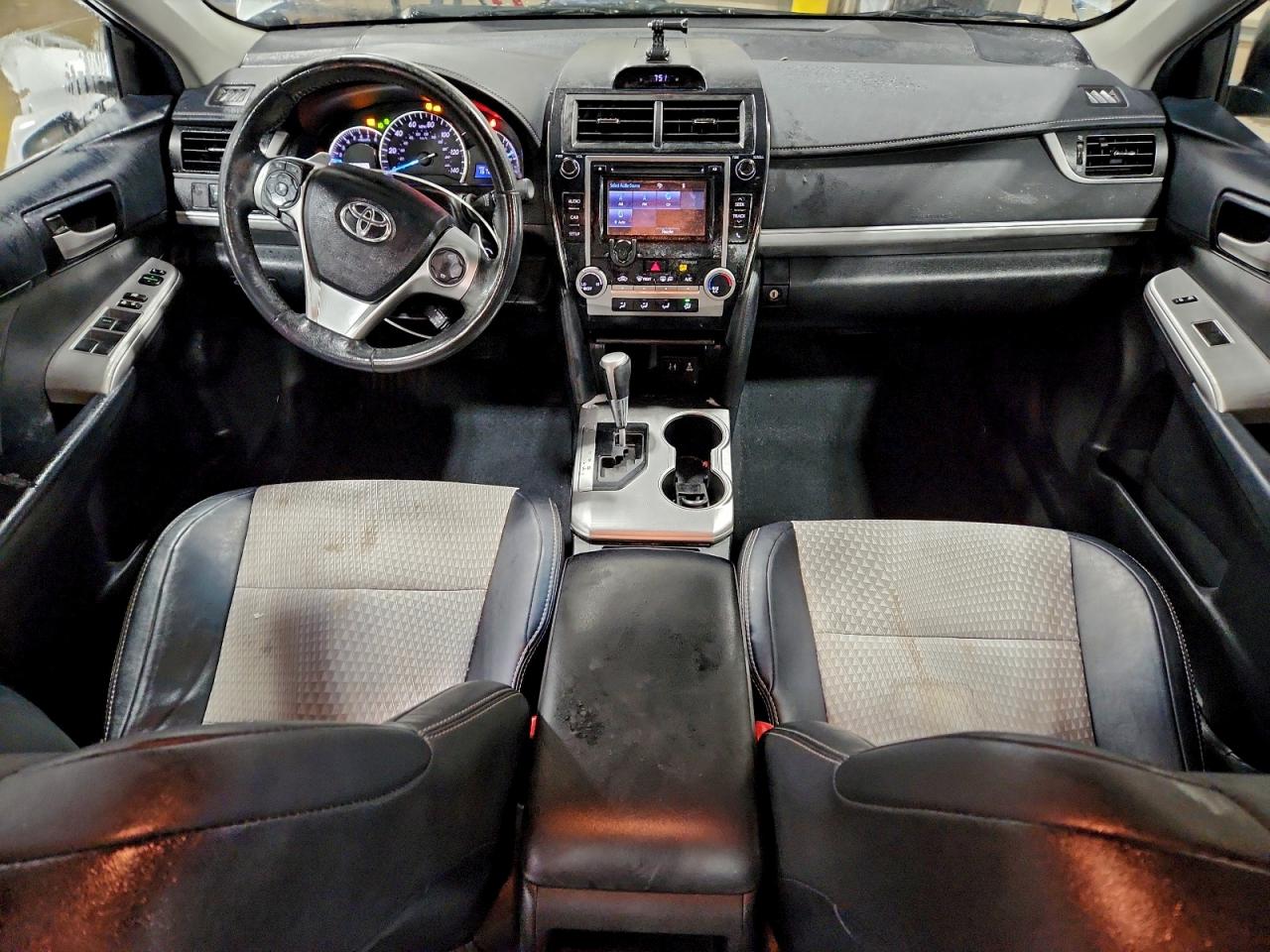 2014 TOYOTA CAMRY L photo 8