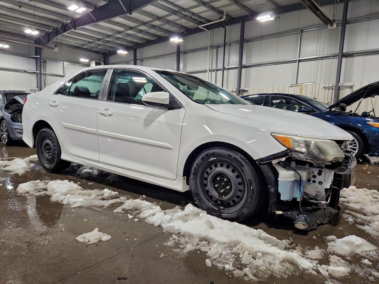 2014 TOYOTA CAMRY L photo 4