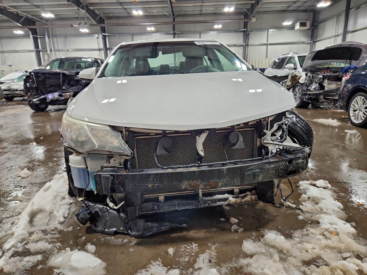 2014 TOYOTA CAMRY L photo 5