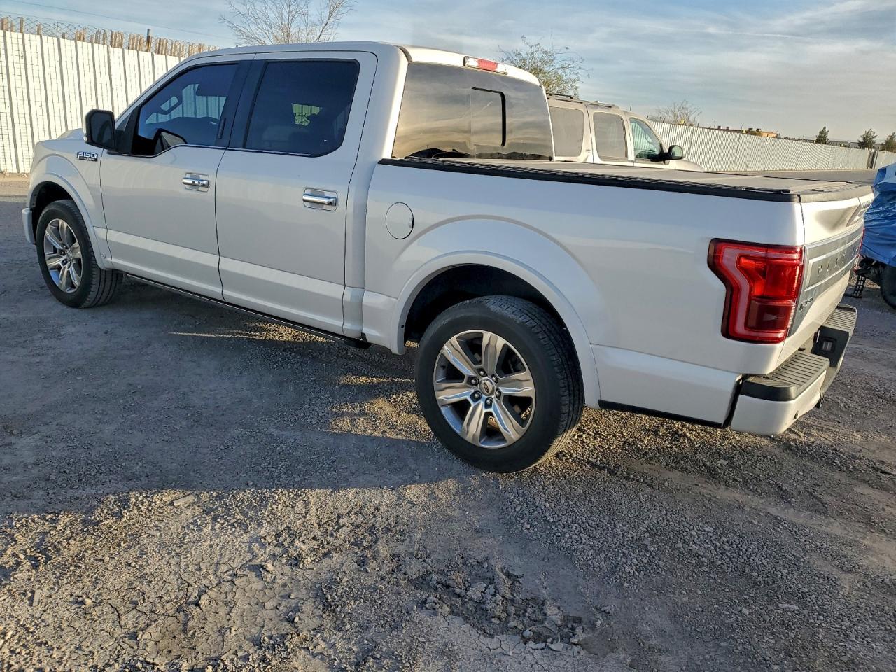 2016 FORD F150 SUPERCREW photo 2