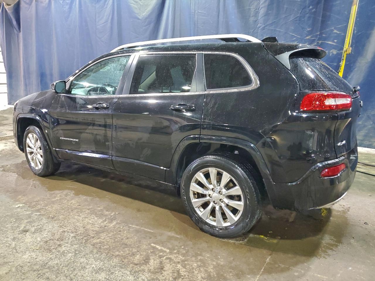 2018 JEEP CHEROKEE OVERLAND photo 2